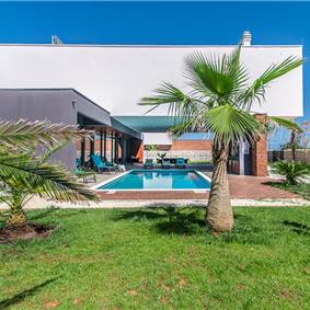4 bedroom villa with pool near Pula, Istria, sleeps 8